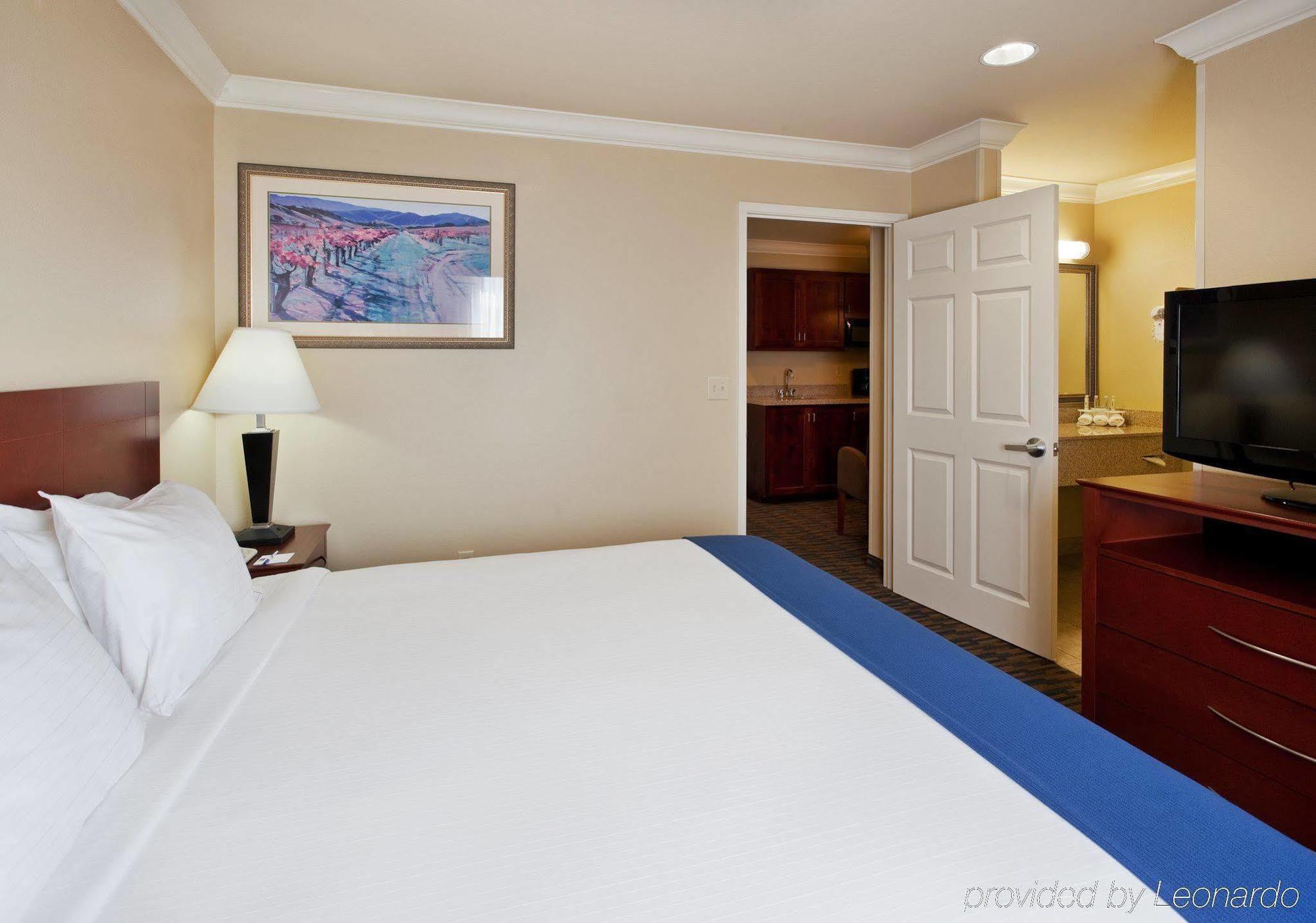 Holiday Inn Express & Suites Watsonville By Ihg Camera foto